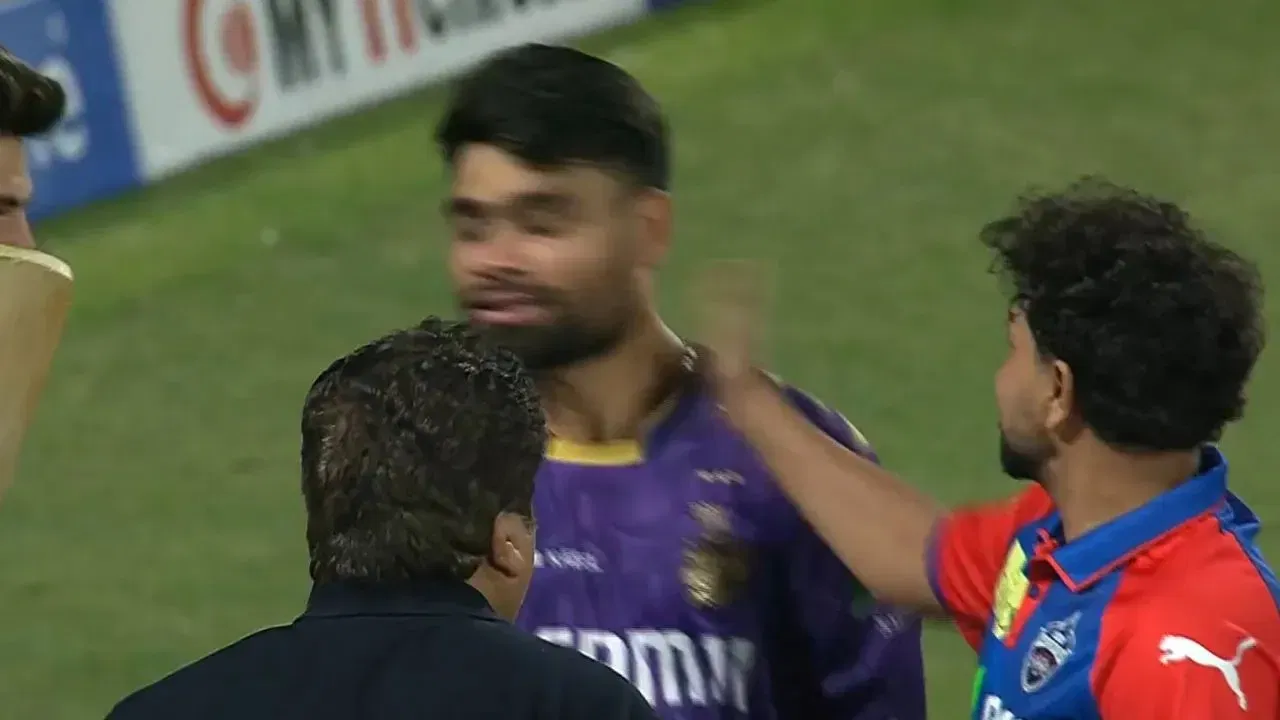 Kuldeep Yadav Slaps Rinku Singh