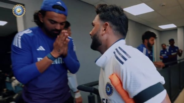 Rishabh Pant six Chris Woakes Headingley Test