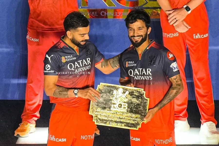 Rajat Patidar Virat Kohli camera signature RCB